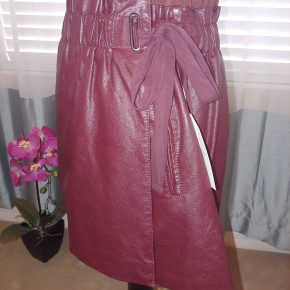 Burgundy vegan leather skirt with top size… - Picture 14 of 14